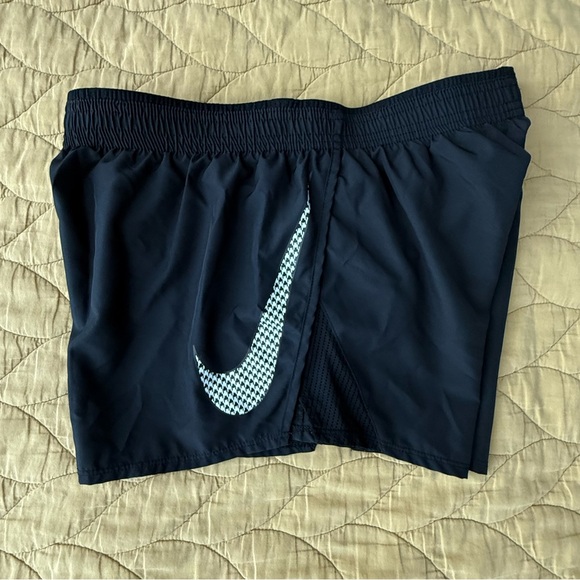 2 pc set - Nike Black Athletic Set with Checkered Swoosh - Picture 5 of 13